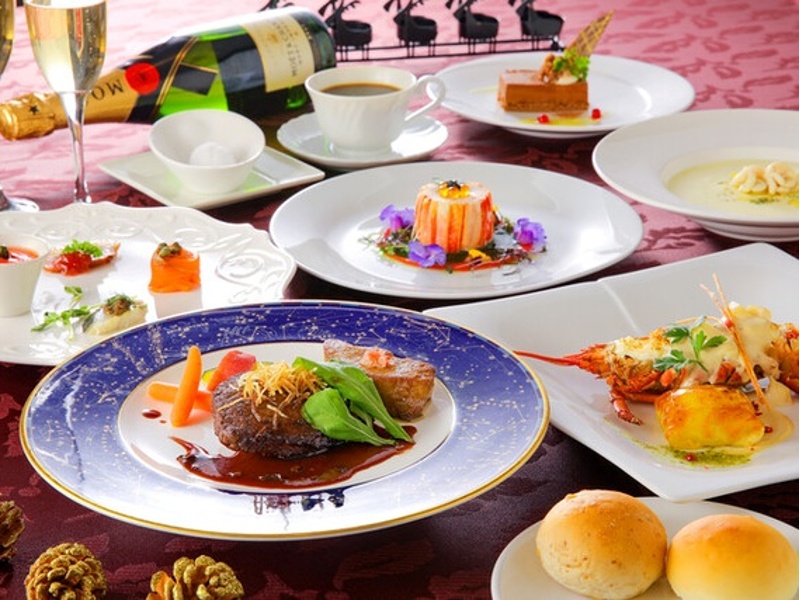 岡山の豊かな自然が育んだ季節の食材をふんだんに使った本格フレンチコースが最大の魅力。厳選素材を使ったメイン、芸術的なデザートまで、すべてのお料理がフルコースとしての完成度を誇ります。