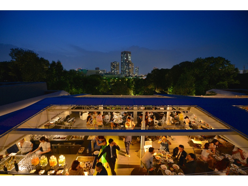 ザ ルーフでもお食事やパーティーをお楽しみいただけます。