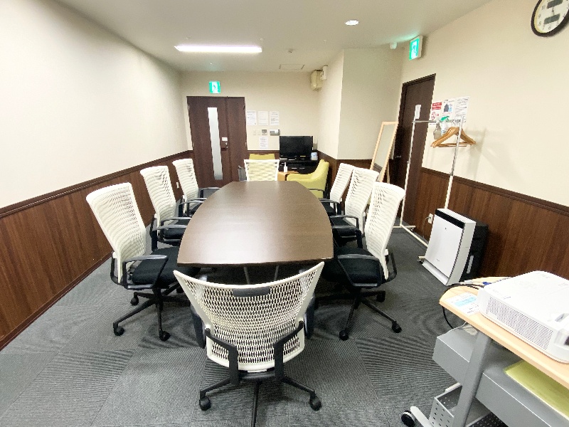 【Room5D】円卓8名様の貸会議室