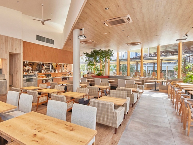 大きな窓で明るく開放感満載な空間！