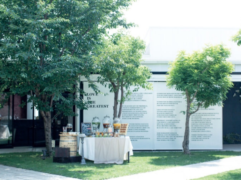 緑豊かな木々に囲まれた開放的なガーデンスペース。屋外ならではの清々しい雰囲気の中、歓送迎会や懇親会など様々な宴会シーンにご利用いただける、特別な空間です。