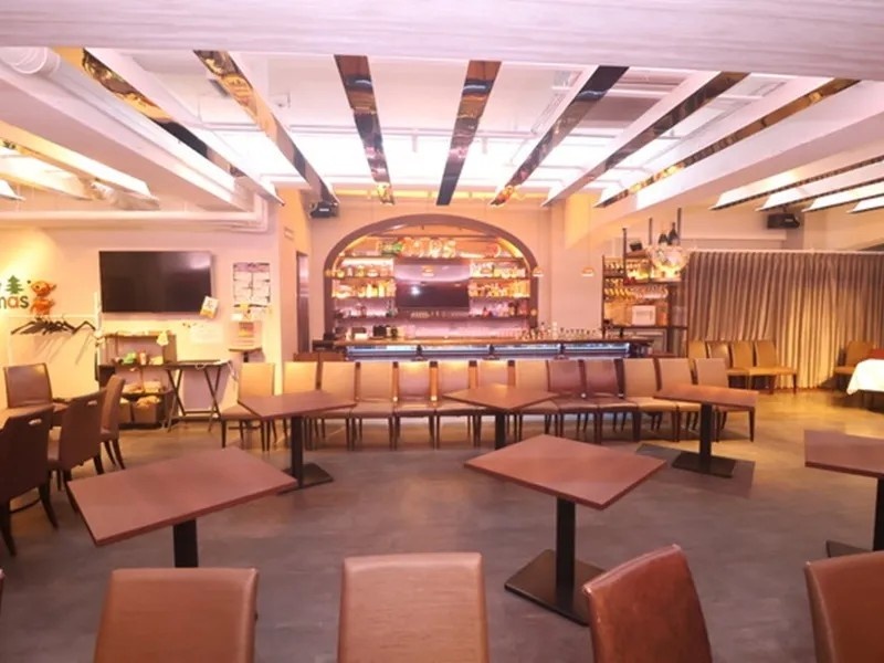 間仕切りやボックス席が無いため思い通りのレイアウトができる！