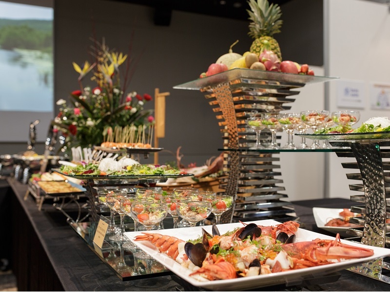 ケータリング（ホテル仕様のパーティー料理、お弁当、ドリンク等）はグループ会社と連携してご用意。※写真はイメージ