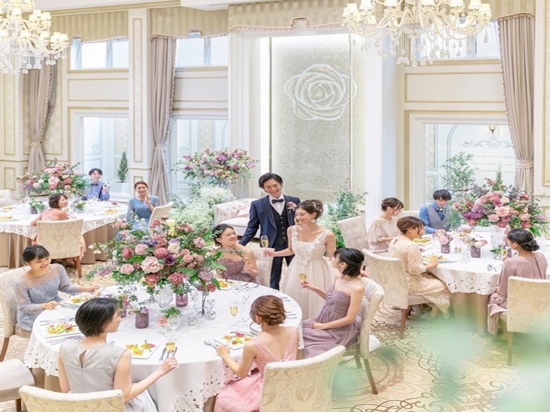 会場のお花や、クロスを選ぶことでワンランク上の宴会、会食パーティーも可能
