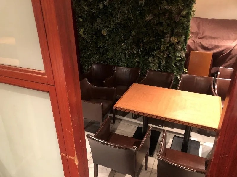 幹事様用の準備部屋はステージすぐ横にあり連携がスムーズ