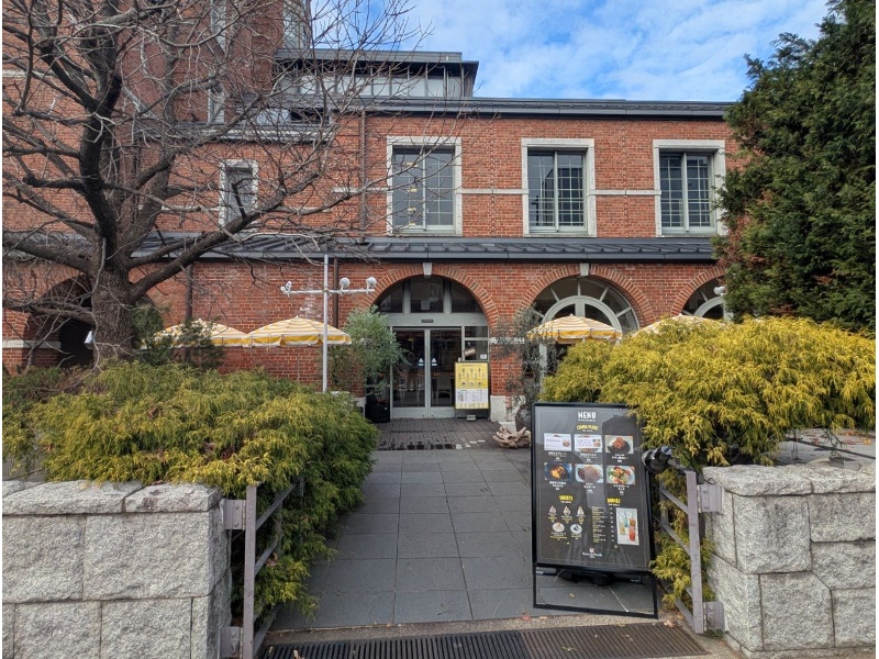 烏丸通りからの店舗