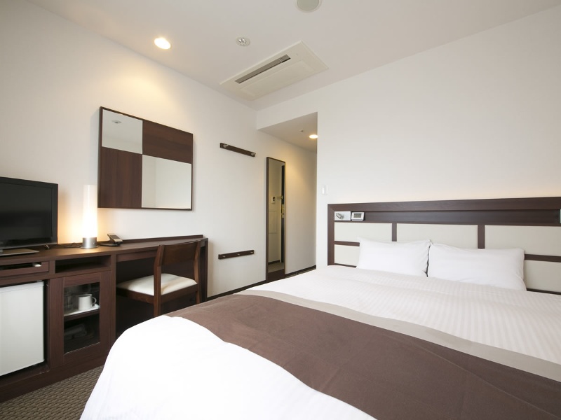 ダブルルーム(16㎡)
ベッドサイズ180cm×195cm