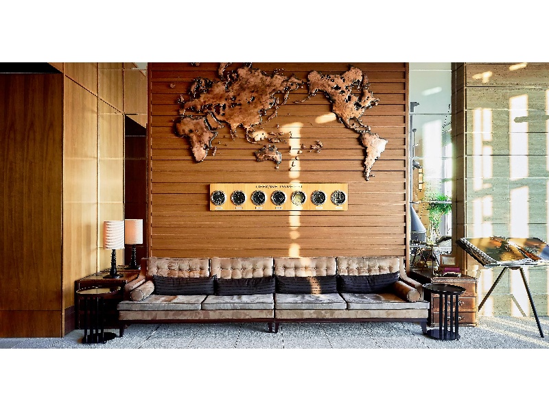 館内随所にモダンアートがあり、空間をお楽しみいただけます。