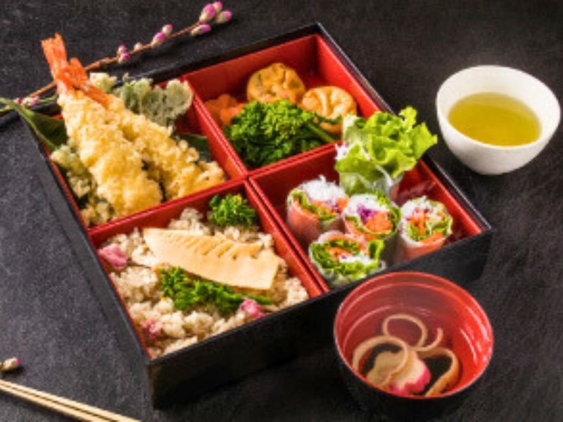 お弁当、各種の手配が可能でございます。