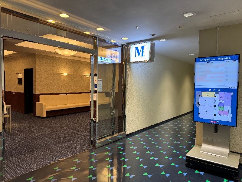 うめだMホール　入口