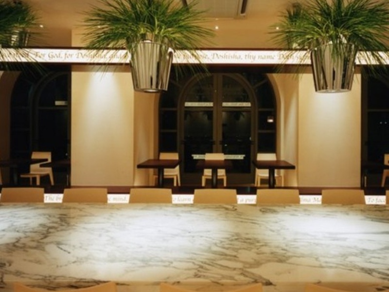 開放的な空間。コンセプチュアルでラフなデザインが魅力の、50名以上貸切可能なカジュアルレストランです。
