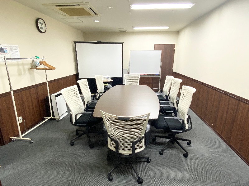 【Room5D】円卓8名様の貸会議室