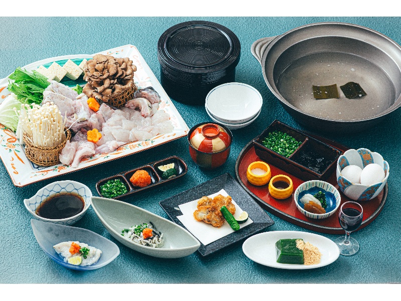 冬～春にかけては「ふぐ鍋会席コース」をご用意可能。団体様の場合は雑炊ではなく釜飯でのご対応となりますのでご了承ください。