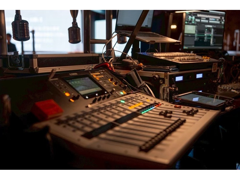 音響・照明設備あり。
専任スタッフが催しをより価値あるものに演出いたします。