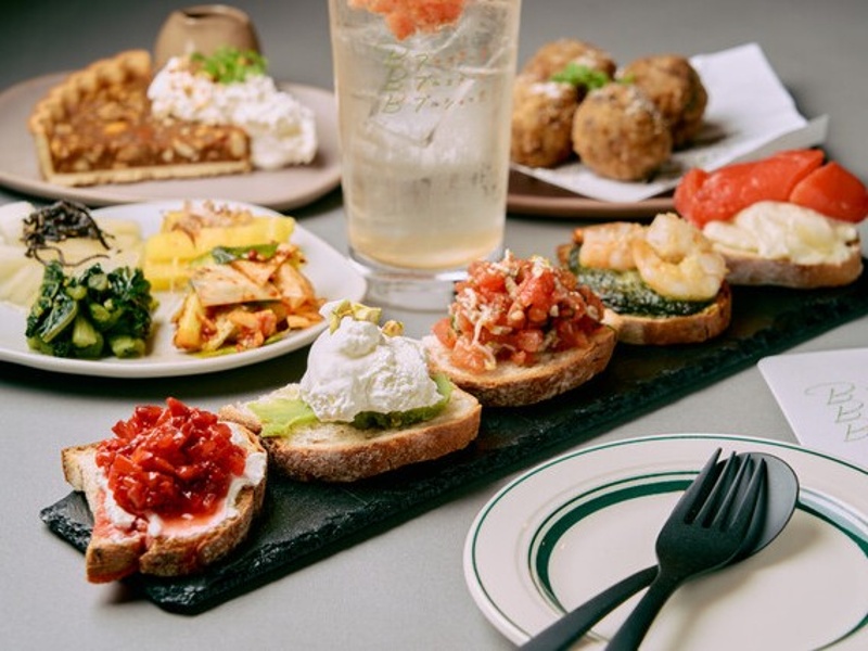 名物！色とりどりの創作ブルスケッタ。様々な具材を乗せるイタリアの軽食スタイル