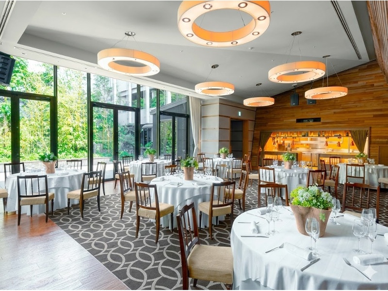 緑が美しい会場はランチタイムにも人気。同窓会や懇親会・ワークショップでのご利用にもおすすめ。