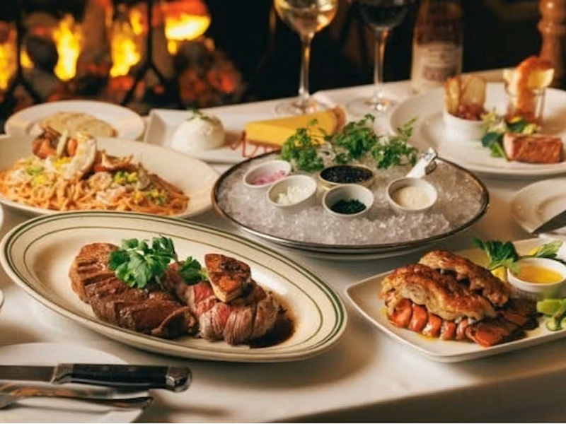 シーフードとステーキの両方が楽しめる、好みが分かれるグループでも安心のメニューをご用意