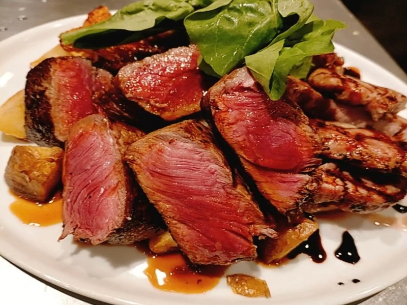 夜カルネミスト飲み放題付きグレードアップ】メインはお肉3種の盛り合わせ！飲み放題ゆったり150分（LO2H）