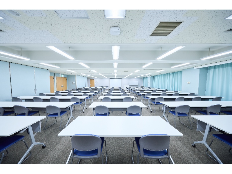 第1・2会議室  205㎡  天井高2.5m  スクール形式3名掛50席（最大）