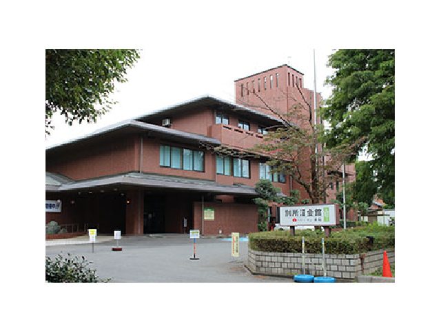 外観、閑静な別所沼公園の一角に立地しています。