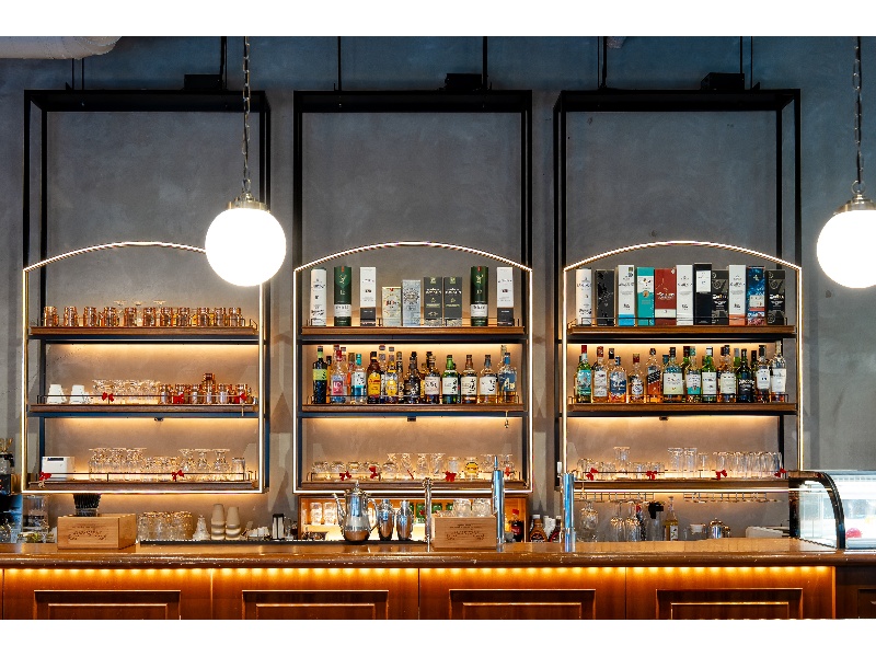 バーカウンター正面