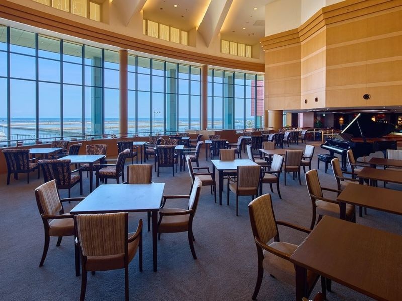 ベイラウンジ
小樽港マリーナや石狩湾を一望できる開放感たっぷりのアトリウムラウンジ。

