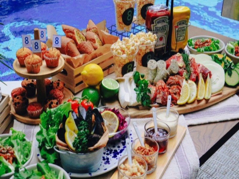 贅沢にプールサイドを独占！8HOTEL CHIGASAKIの貸切ＢＢＱプラン