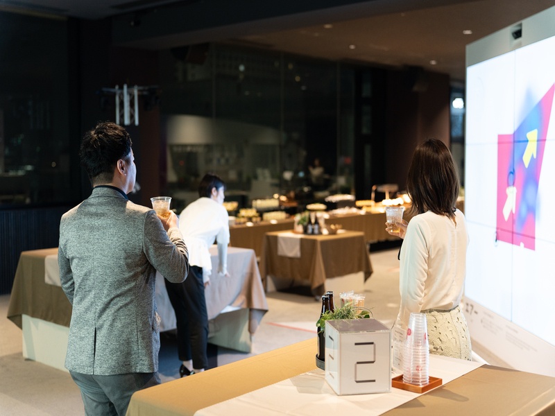 特典1
デジタルコンテンツで楽しんでいただくことが可能です。
また、スクリーンに資料や映像の投影も出来ます。