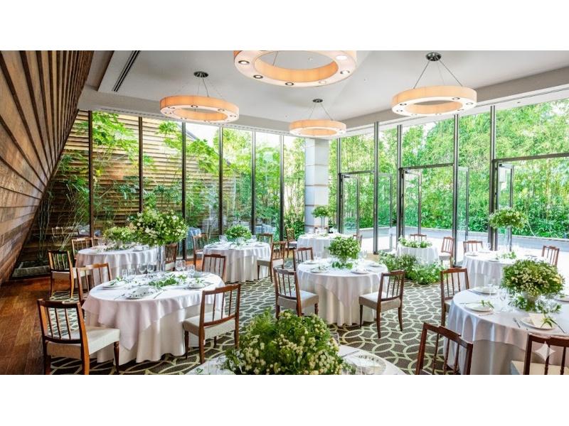 旧居留地の中心に構えるホテルは、主要駅から徒歩7分と好アクセスが魅力。20〜200名様と幅広いパーティーに対応できる会場をご用意いたしております。