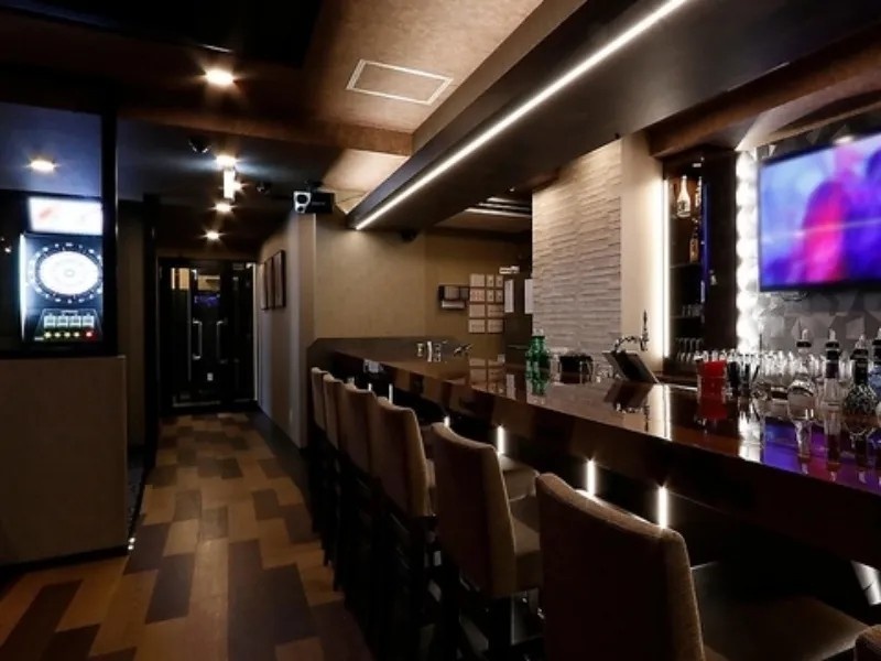 【少人数宴会にも〇】御徒町駅から徒歩2分、上野駅から徒歩5分アクセス抜群！記念日・誕生日や仕事帰り、2次会利用など楽しめる空間です♪人と人との繋がりをコンセプトにした当店、みんなで一緒に遊びましょう！もちろんお一人様、デートスポットとしてもご利用頂けます。