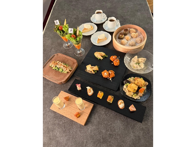 Aコース（7,000円・税込）、全9品
Bコース（9,000円・税込）、全12品

＋飲み放題：3,000円
ビール／スパークリング／ワイン（赤・白）／ソフトドリンク