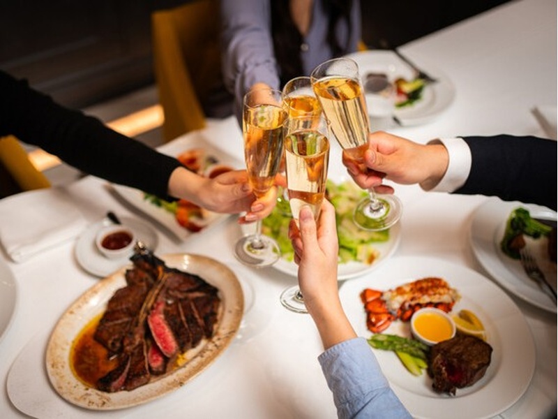 400種のワインと極上熟成肉で格上の宴会・パーティーを演出