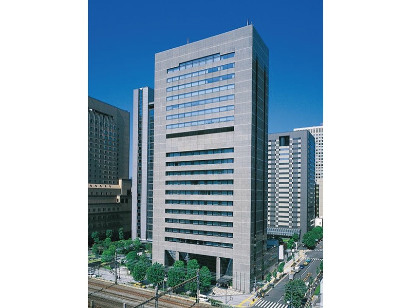 東京メトロ 銀座線・都営地下鉄 浅草線「新橋駅（7 番出口）」 徒歩3分/JR 各線「新橋駅（日比谷口）」 徒歩5分/都営地下鉄 三田線「内幸町駅（A5方面出口）」 徒歩4分