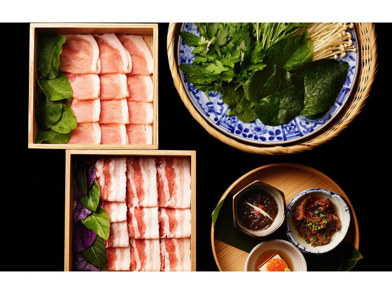 《沖縄県産あぐー豚しゃぶしゃぶプラン》
沖縄が誇るブランド豚「あぐー豚」を贅沢に使⽤したしゃぶしゃぶプランが登場！