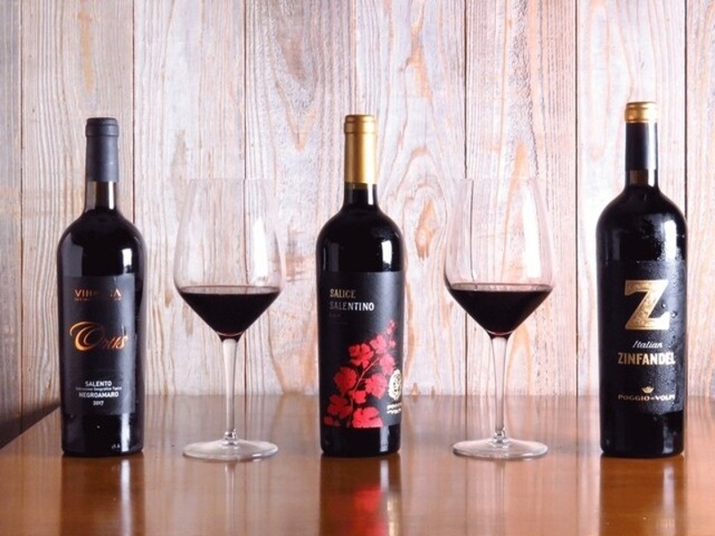 仕入れによって変わる厳選ワインの数々。ソムリエ厳選のラインナップでワンランク上の宴会・パーティーを実現