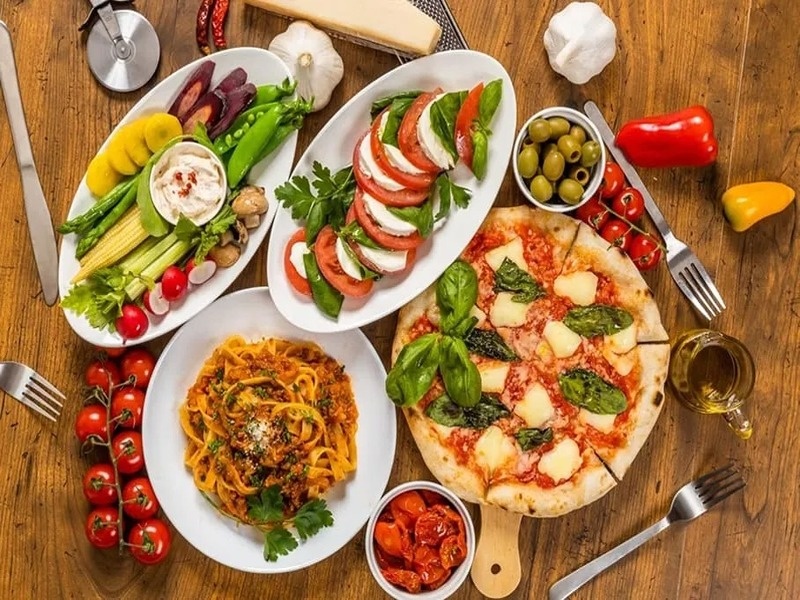 【お食事:本格イタリアン&郷土料理】
エリオのおばあさんの味とおもてなしの心が詰まったいつでもあたたかく、ふれあいと笑顔がある場所。
前菜・プリモ・セコンド・ドルチェからカフェに至るまで、心行くまでVERA(本物)のイタリアをご堪能いただけます