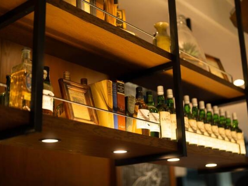 お酒の種類も豊富に取り揃えております。