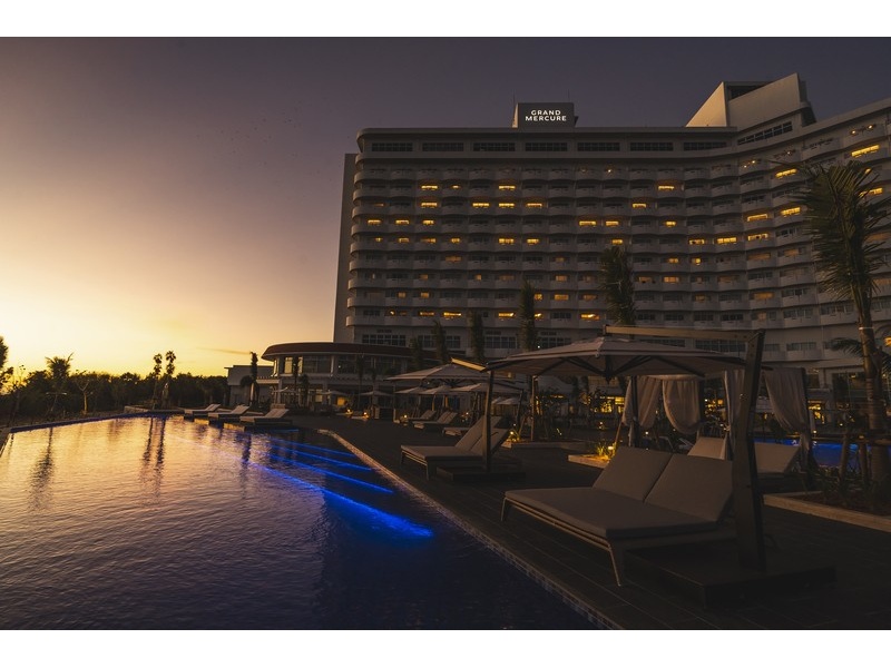 チームビルディングにも活用できるプール施設。水中アクティビティを取り入れた研修プログラムで、一体感を醸成します。