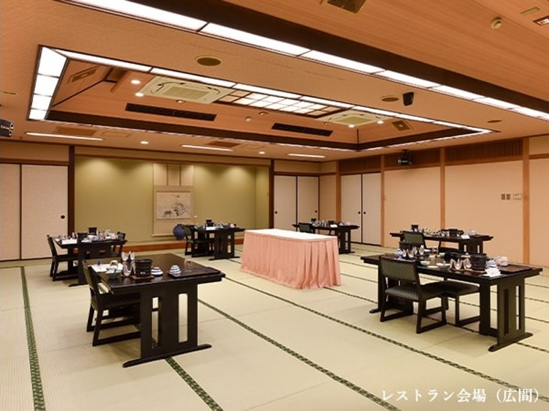 最大268名宿泊可能。大型団体の宿泊付き宴会から少人数の接待まで、柔軟に対応する多彩な宴会会場を用意