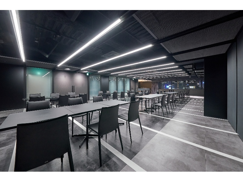 【メインフロア - 島型レイアウト】- グレイドパーク 新橋駅前8F（銀座口）