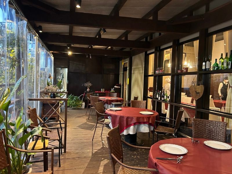 インナーテラス席（屋根付き・ビニールカーテン）※ペット可