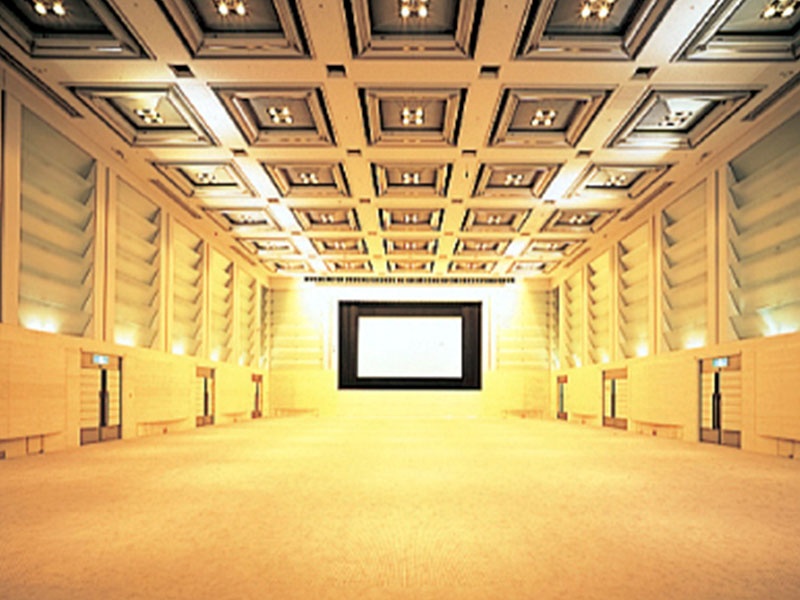 広く高い平土間型空間のホールは多彩なイベントに柔軟に対応