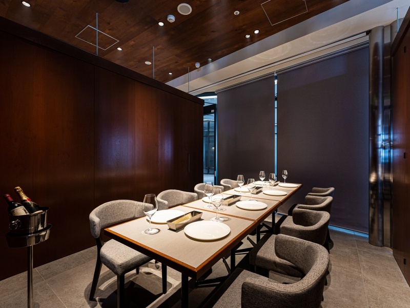 個室・団体・貸切利用可能！
半個室を2室完備。
（人数に応じた半個室2部屋）