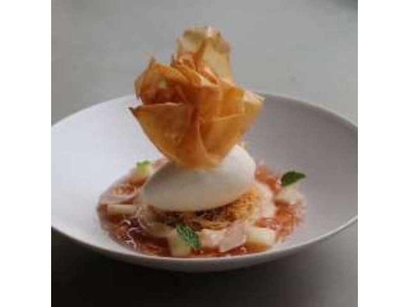 パティシエこだわりの、アート感あふれる一皿