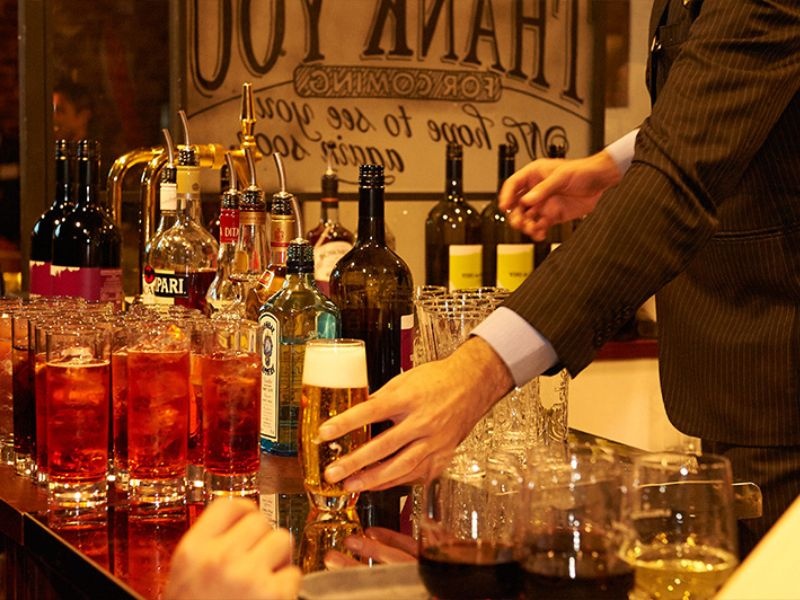 【2.5時間貸切×10名様以上限定】乾杯スパークリング＋2.5時間飲み放題&豚肩肉の肉厚グリル付き全7品！ワンランク上のフロア貸切パーティーを！6,000円プラン※20名様以内の場合はお電話を！