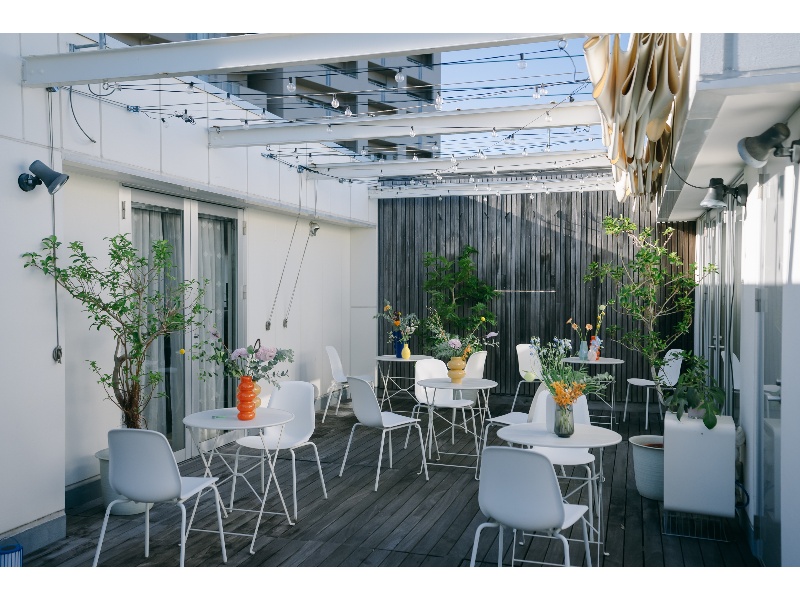 屋外ウッドデッキは開放感たっぷり