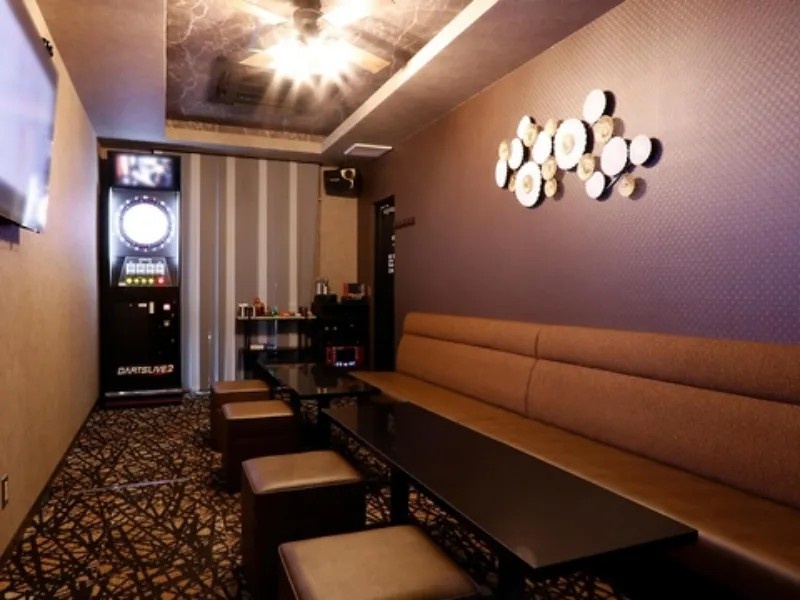 最大15名収容可能!ダーツ×カラオケ×ボードゲーム完備の完全個室です!