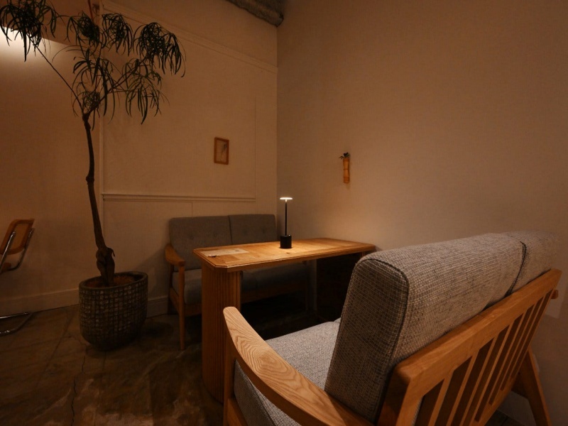 ゆったりと過ごせるソファ席