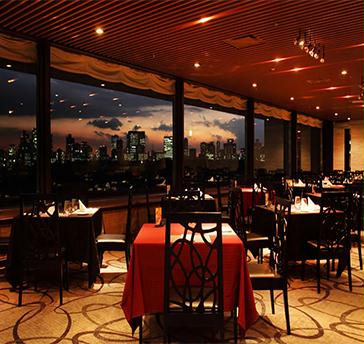 客室、レストラン、宴会場からは、皇居の緑や美しい東京の夜景も一望できます。