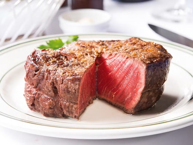 【 期間限定 】飲み放題付き フィレステーキ・フォアグラ・食後のデザート含む全8品